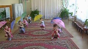 танец с зонтиками =
