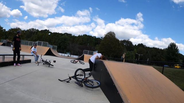 Hands Taped To The Handlebars! *Wheel Of MISFORTUNE* смотреть онлайн