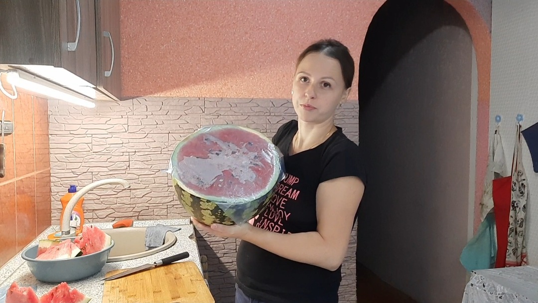 Готовлю вкусный салат /Навожу порядок на кухне //Вытащили паука смотреть онлайн