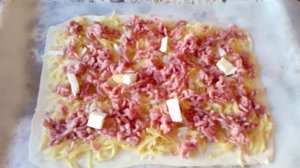 Пирог с картошкой из слоеного теста