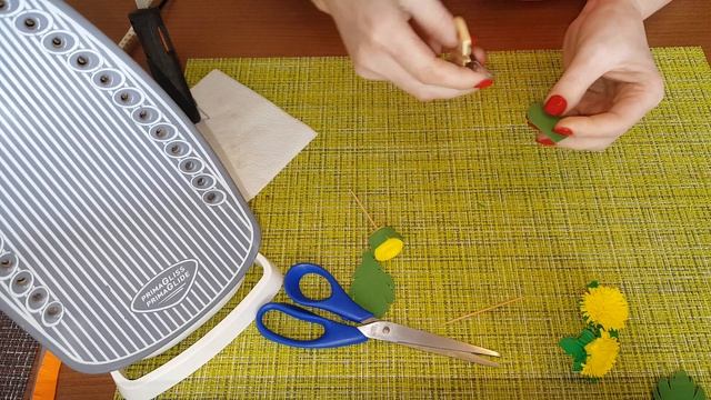 Заколка с одуванчиками из фоамирана. Быстро и просто. смотреть онлайн
