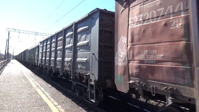 Электровоз ВЛ80С-21492568 с грузовым поездом