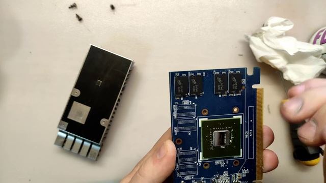 NVIDIA GeForce GT 520: весь процесс замены термопасты на видеокарте смотреть онлайн