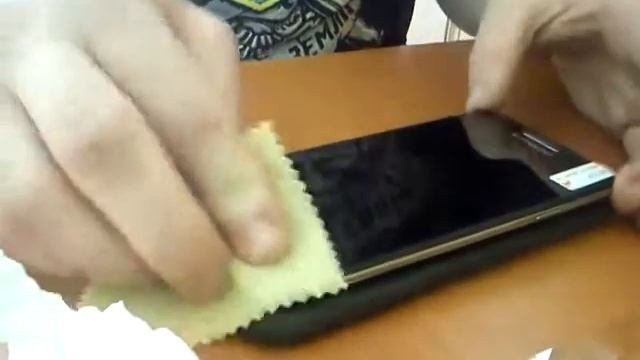 приклеить плёнку в домашних условиях!!!!!