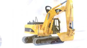 Игрушка Bruder Экскаватор гусеничный CAT М1 16 Toys Excavator #02439 #02438