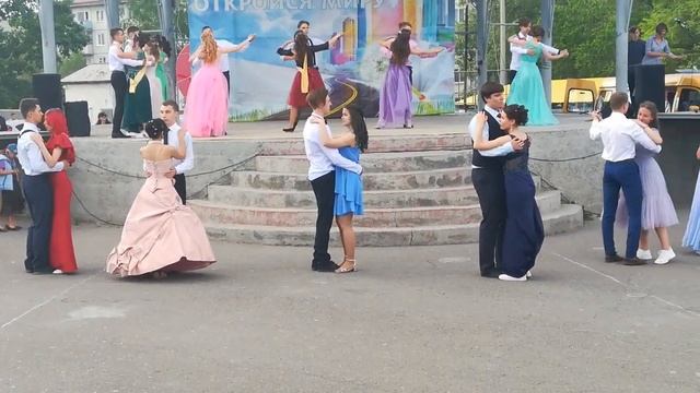 Вальс 11 класс (город Сорск) смотреть онлайн