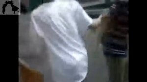 Как завязать шнурки не наклоняясь! Супер!