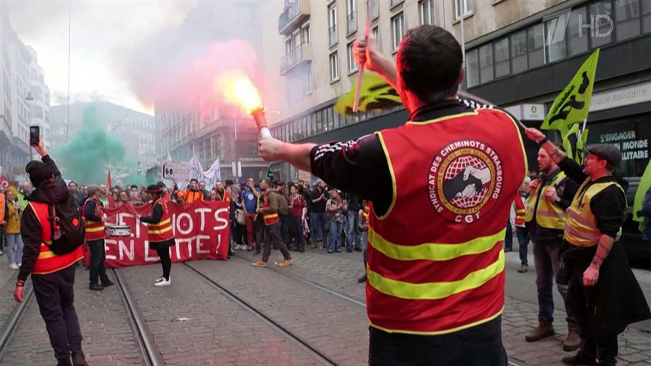 В Париже пожарные присоединились к протестующим