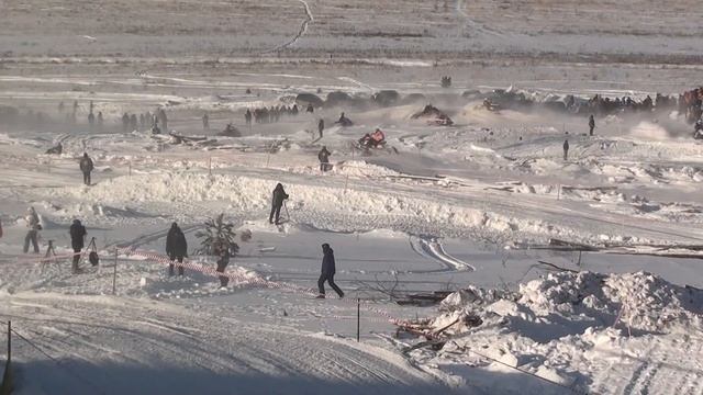 Гонки на снегоходах Чекерил 21.01.2012. смотреть онлайн