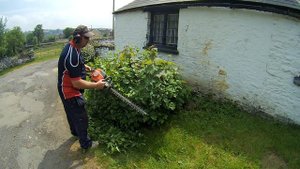 Husqvarna 122HD60 Hedge Trimmer,  Review / In Action