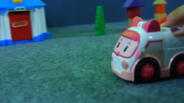 Игра в Вышибалы - Робокар Поли новые серии с машинками