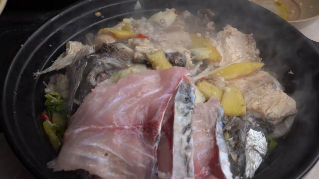 收穫一條6斤大草魚，老弟做魚片火鍋，直接用湯燙熟，太鮮嫩了！ 【鐵鍋視頻】