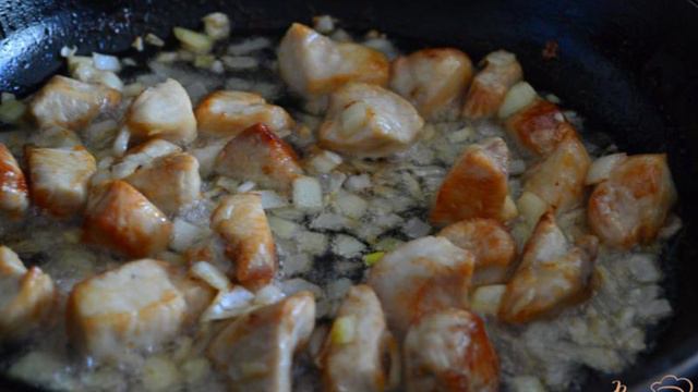 Куриное мясо с фасолью и булгуром