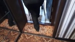 КАК Я СПУСКАЮСЬ С ЛЕСТНИЦЫ! НА ПРОГУЛКУ