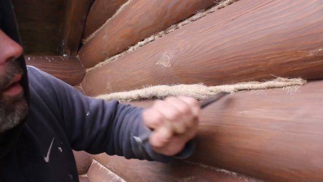 Как и чем заделывать щели в доме — герметизация щелей  Конопатка дома из бревна Как конопатить сруб