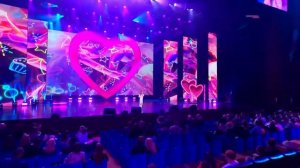 Милана Хаметова для нас пела свою Купи Пёсика 💗🍓