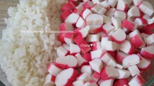 Крабовый салат с рисом и кинзой