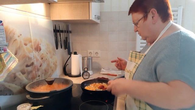 Борщ из квашенной капусты каждый варит по-своему./53 смотреть онлайн