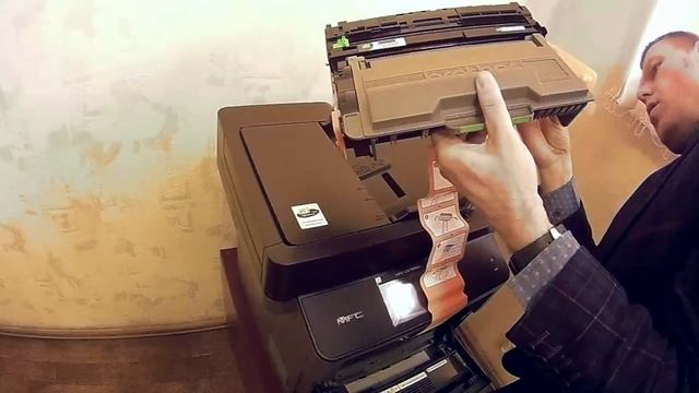 Запуск Brother MFС-L5750dw / Распаковка МФУ смотреть онлайн