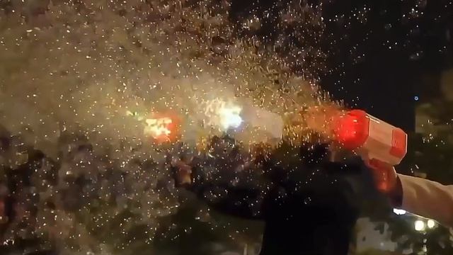 Большой пистолет для пузырей! смотреть онлайн