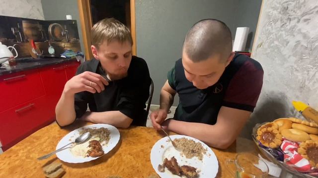 МУКБАНГ курица жареная ❤️ видео из старого архива ? смотреть онлайн