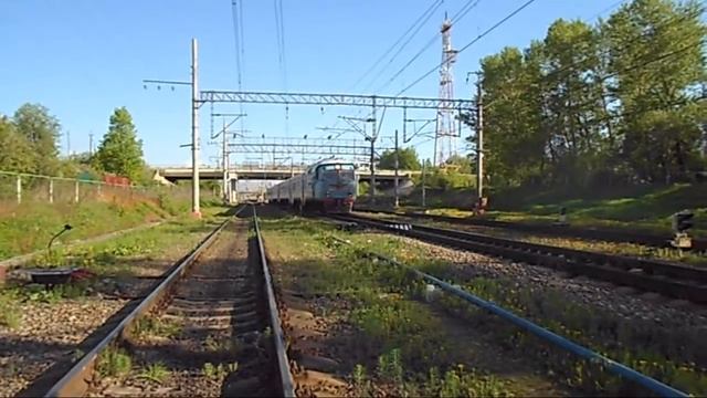 Дизель-поезд ДР1-011 и приветливый машинист смотреть онлайн