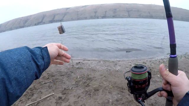 ТРОФЕЙНАЯ рыбалка на ФИДЕР при первых заморозках смотреть онлайн