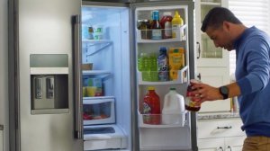 Холодильники Maytag® с отделкой из нержавеющей стали, устойчивой к отпечаткам пальцев