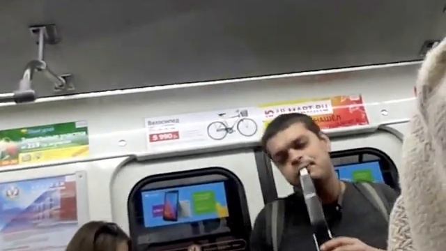 электрокларнет и красивые коленки