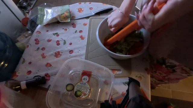 САЛАТ СО СПАРЖЕЙ , МОРКОВЬЮ, И ОГУРЦОМ. ВКУСНО ПАЛЬЧИКИ ОБЛИЖЕШЬ.