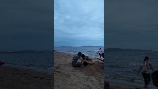 просто люди, берег и закат. набережная