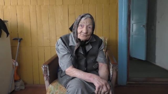 В 92 года Лидия Дмитриевна без работы не сидит. смотреть онлайн