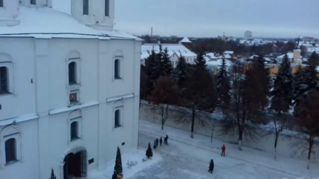 Вид на город со смотровой площадки Соборной колокольни Коломенского Кремля