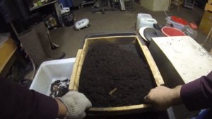 Просеивание торфа привезённого самосвалом. Продолжение видео " торф почти даром".