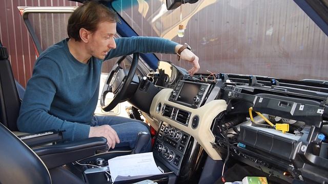 Установил в Range Rover монитор от второго рестайлинга смотреть онлайн