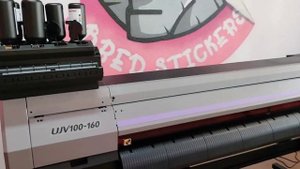 УФ рулонный широкоформатный принтер Mimaki UJV100-160 с белыми чернилами LUS-210