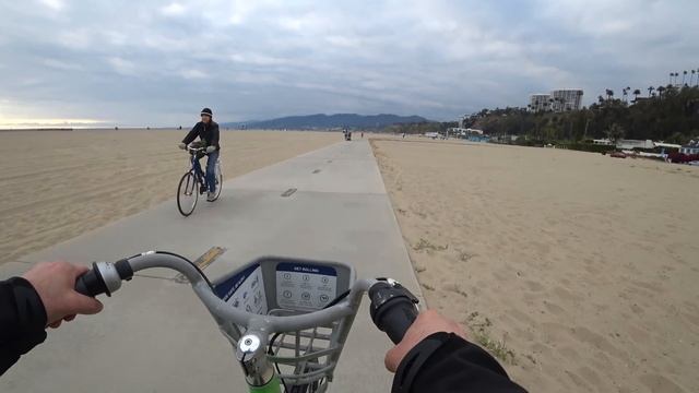 Paseo en bicicleta en Santa Monica California смотреть онлайн