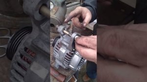 Нюансы крепления генератора Тойота