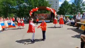 Студия "Ансамбль Родничок"номер "Над Россией солнце светит"