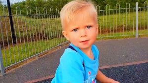 Малыш УПАЛ История БУ БУ НА ПЛОЩАДКЕ от Эльвира и братик Ryan boo boo