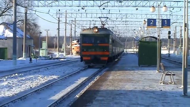 Электропоезд ЭР2Т-7147 станция Гагарин