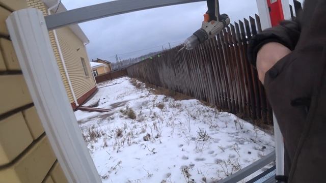 Стройка. Делаю забор. Забор из металлического штакетника. смотреть онлайн