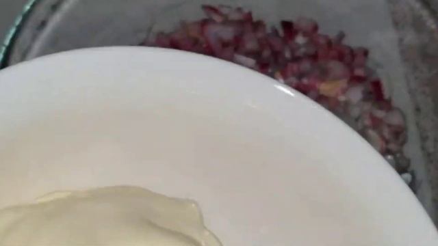 Тонкости приготовления салата "Селёдка под шубой".Про жизнь. смотреть онлайн