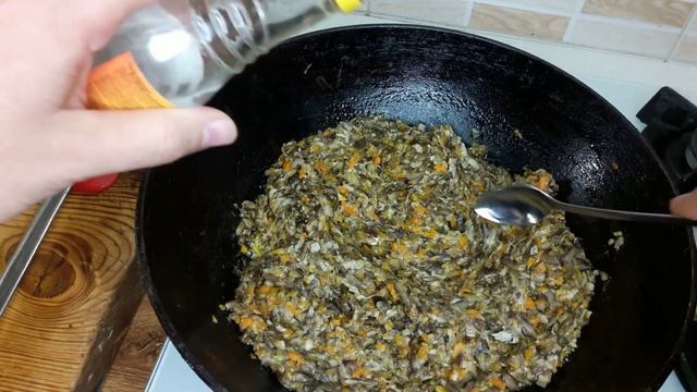 Икра грибная. И в зиму хорошо и так поесть, вкуснятина неимоверная. смотреть онлайн