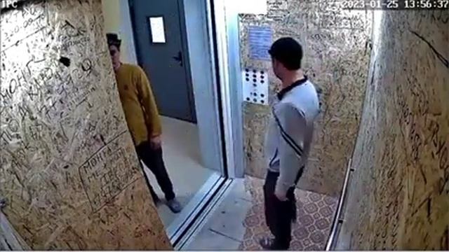 Строители сломали лифт в новостройке.Симферополь