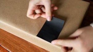 Как упаковать подарок в крафт бумагу / Оригинальная упаковка / Ребенку на день рождения /