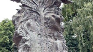 НИЗАМИ ГЯНДЖЕВИ памятник в Санкт-Петербурге 2002 ( 1141-1209 ) ?? ??