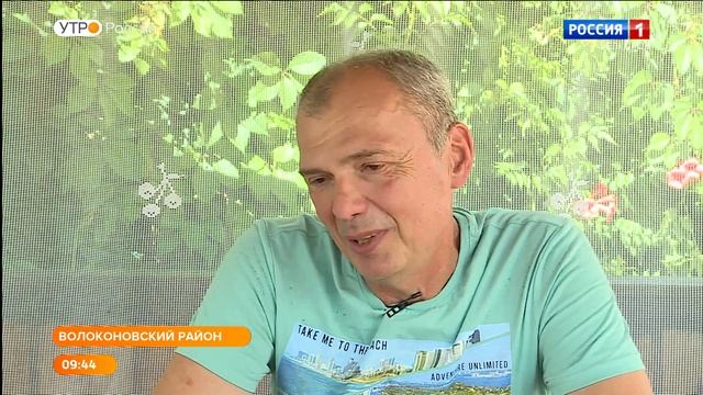Житель поселка Пятницкое занимается производством мебели из дерева у себя дома