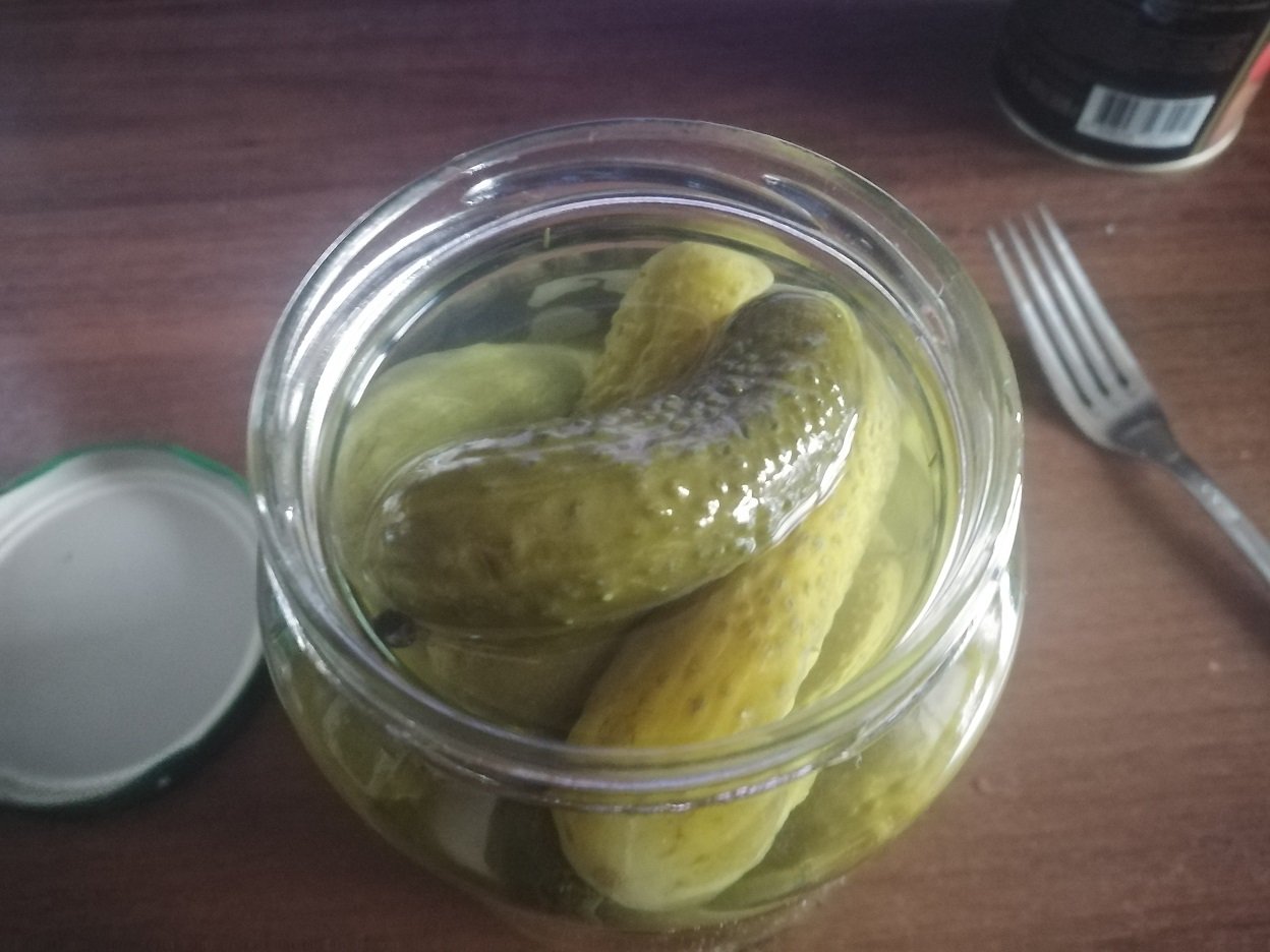 наслаждаюсь маринованными огурцами