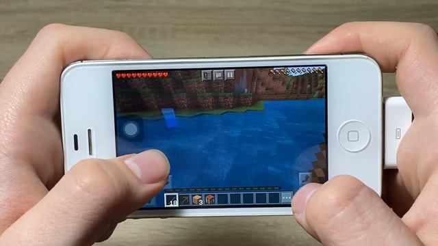 Playing Minecraft Pocket Edition on 12 years old iPhone 4S - 2022 смотреть онлайн